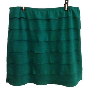 𝅺💕max Edition💕Body con layered green skirt.
